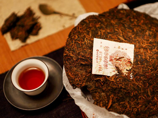 金戈鐵馬 产能过剩堆在仓库，曾一斤卖上万都有人抢，现低价卖却没有人要