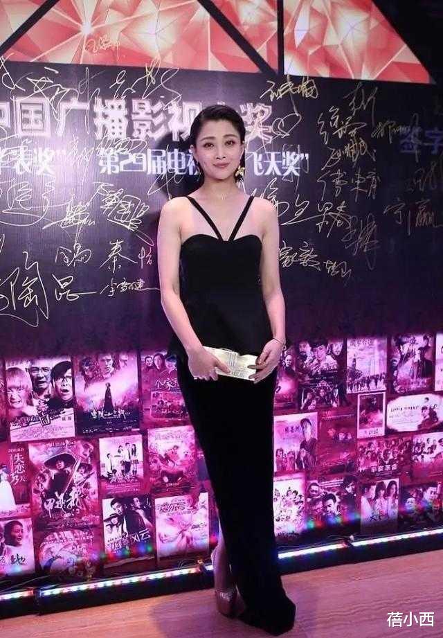 迈克·泰森|殷桃的饱满身材数一数二，穿挂脖连衣裙配短发，身材比例超级抢镜