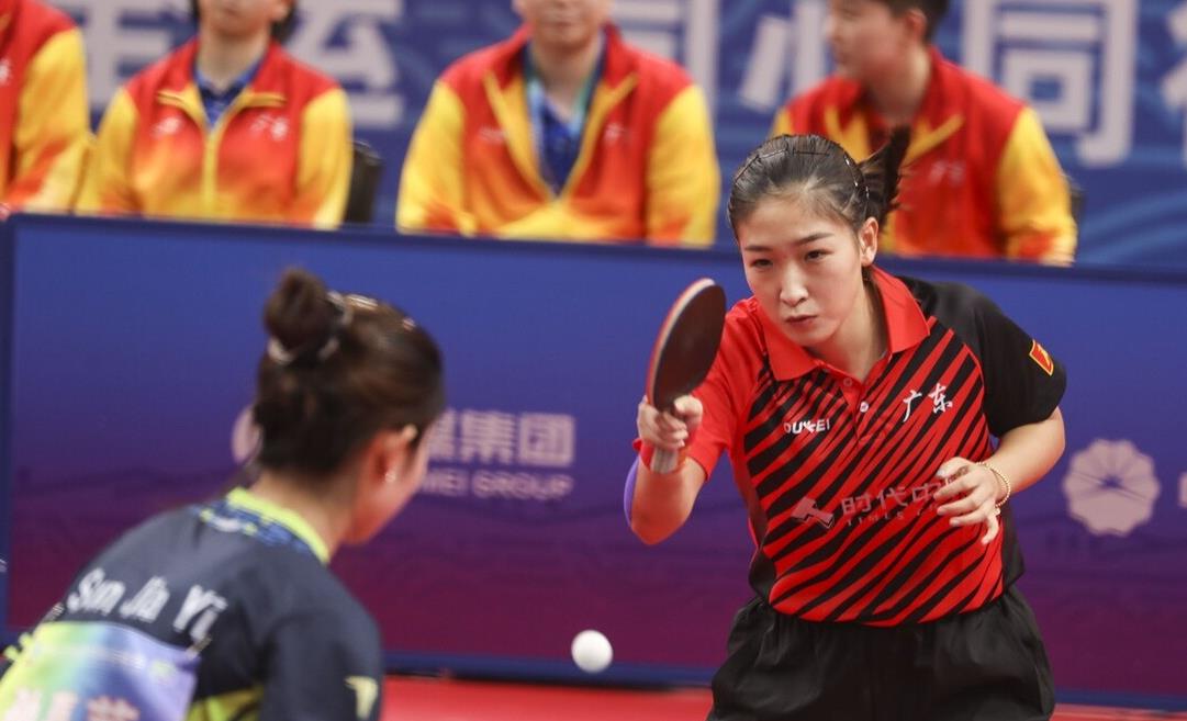 我真佩服自己|刘诗雯和其击掌!有谁注意对方举动,这反应很真实,小女孩太可爱