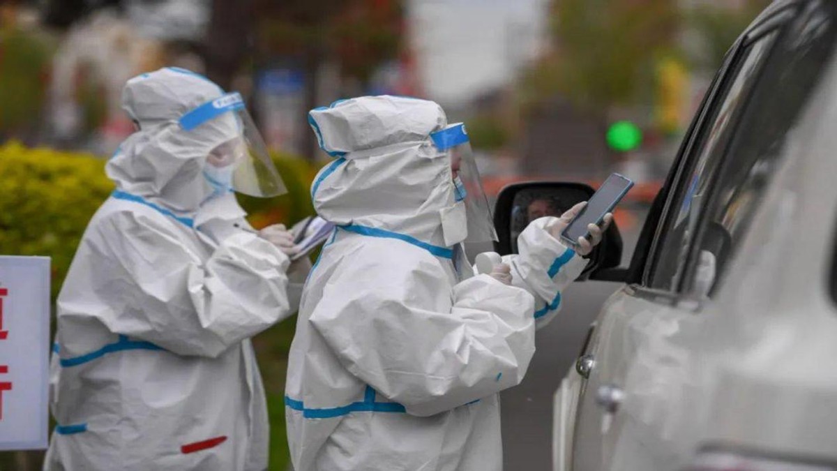 交易 丈夫居家隔离，妻子出现感冒症状却没在意，致使近30名同事感染