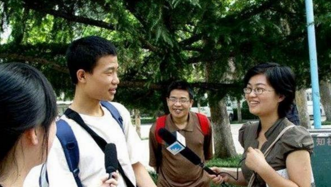 清华大学|清华学生评价“北大韦神”，坦言不是一个级别的