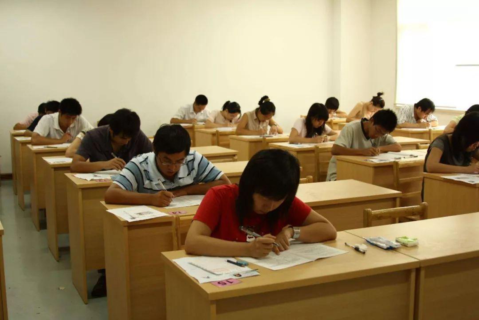 奶球教育经 父母给人义气“担保”，却害学生与警校擦肩而过，别拿政审当儿戏