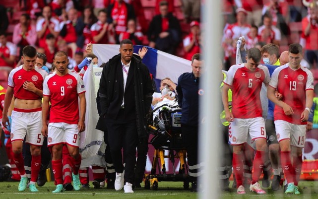 |曝埃里克森心脏骤停或因遗传！专家悲观：他或没法继续踢职业足球了