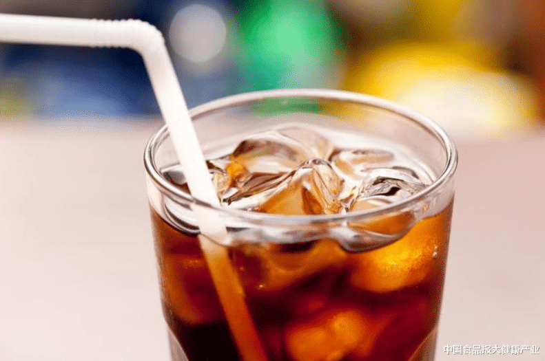 中国食品报大健康产业 “肥宅快乐水”涨价 食品通胀引担忧