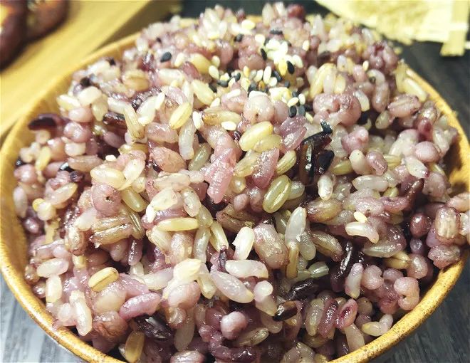 蓝莓|权威研究:主食吃得少,寿命长不了!这个人不吃主食,7年后竟然……