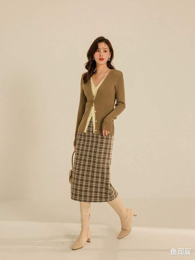 鱼司辰 30+的女人如何提升气质，试试这样穿，减龄又有女人味