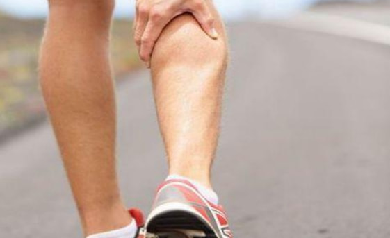 1药网 半夜腿抽筋被疼醒，别只顾着补钙？还要注意可能是这3种病