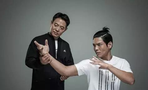 汪峰|曾经他救了李连杰一命，为了报恩，李连杰用一生来力捧他儿子