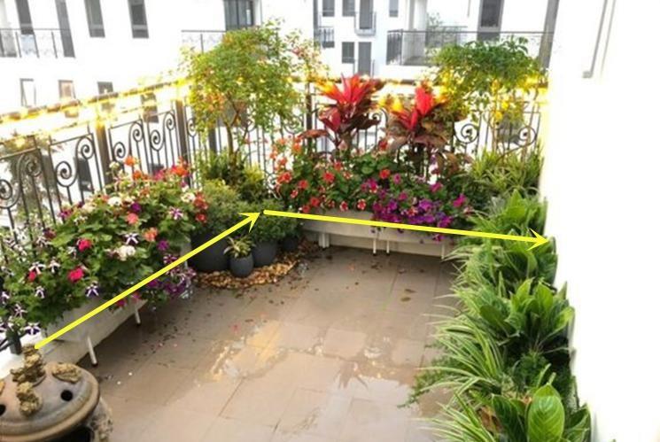 阳台护栏下空着也是空着,放排花圃种花花草草,春暖花开不要太美