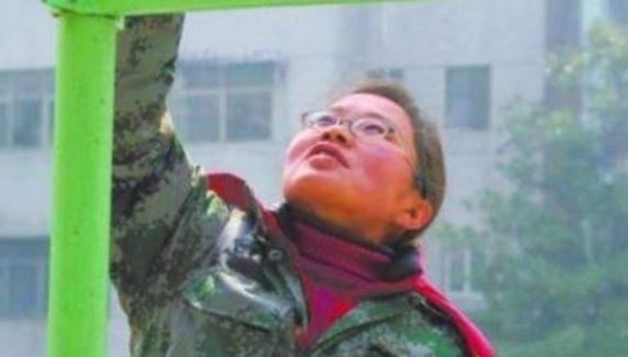 求职|她是北大硕士毕业，因求职屡屡失意，无奈回乡当油漆工，月入两千