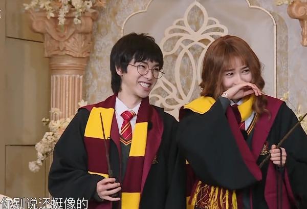 华晨宇|华晨宇穿“纱衣”唱歌，谁注意他衣服里有啥？网友：你才31岁啊