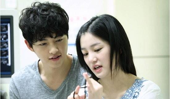 官宣|34岁韩国顶流官宣恋情！女友竟是小5岁的她，曾与允儿恋爱3年