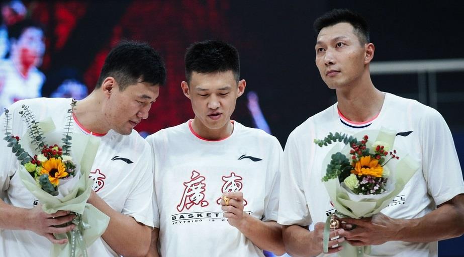 胚小芽儿|23，18，8中1；CBA揭幕战易建联复出，广东队数据冰火两重天