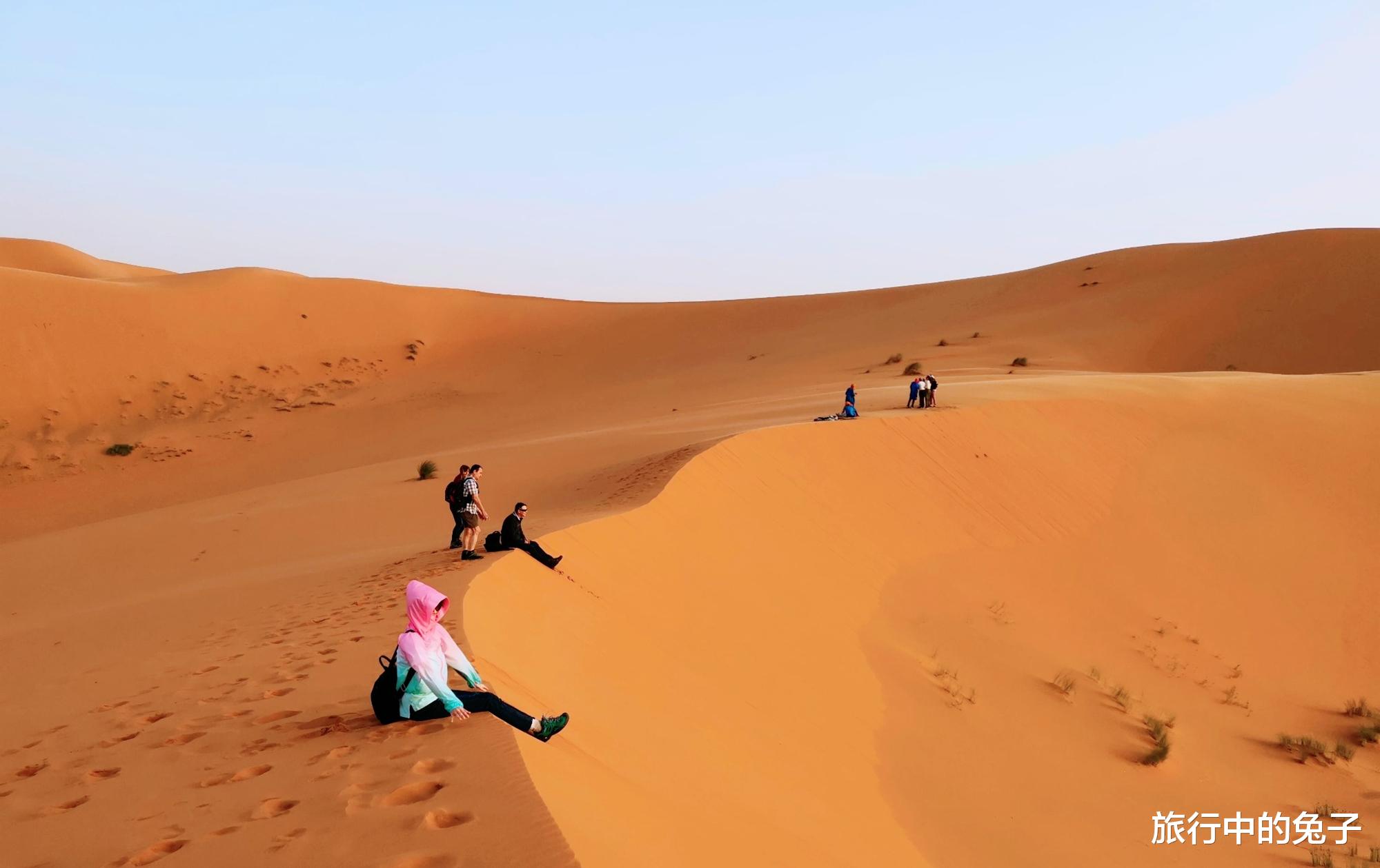 撒哈拉沙漠 撒哈拉的沙子平均深度为150米，下面有些什么？