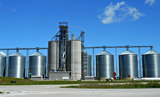 |央企中储粮公司扩大招聘，35岁以下均可报名，六险二金免费食宿