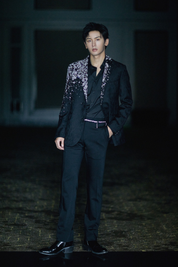 张哲瀚|张哲瀚晒书单引争议，编辑李冰清吐槽，气质不是一张书单整出来的