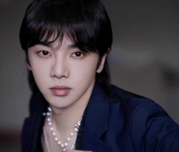 张碧晨|张碧晨放弃女儿抚养权，见孩子需要预约，华迎辰却不是花花的唯一