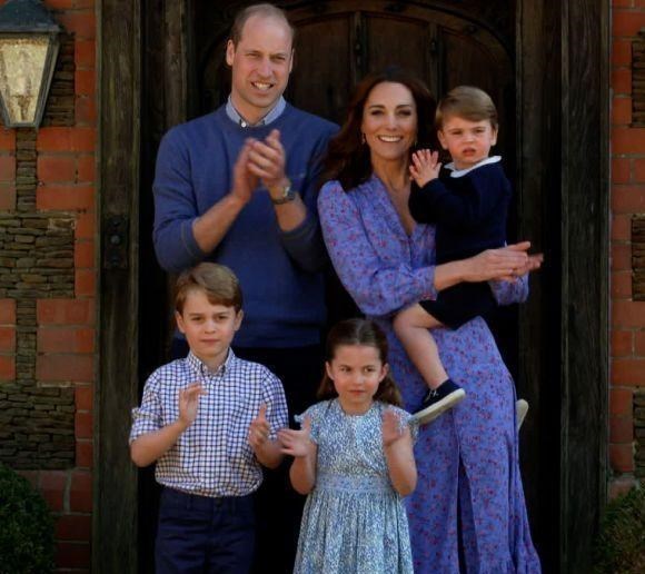 威廉|威廉凯特发布最新全家福！路易像菲利普，小夏像女王，乔治像妈
