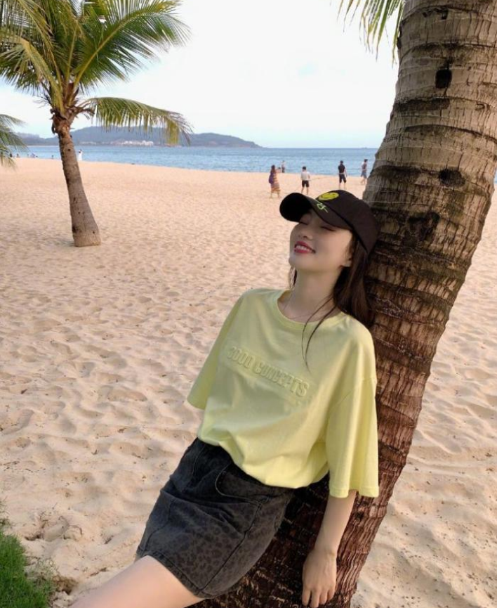 李小璐|李小璐晒男友视觉度假美照“漏破绽”，身后的双人大床房太吸睛