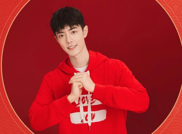 肖战|肖战春晚造型大片全新发布，总共有三套，每一套都具有特别的意义