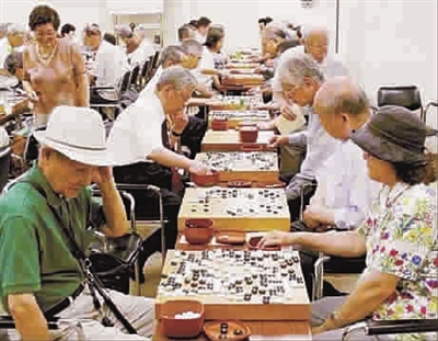 日本退休老人不在家带孩子,选择继续工作是为了身心健康