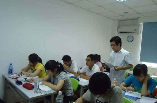 大学|上大学和没上大学有什么区别？4张图揭露现实，过来人：扎心了