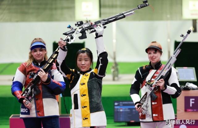 时尚丽人风行|中国队霸气创下新纪录！拿下两枚金牌成第一，杨倩娃娃脸气场超强