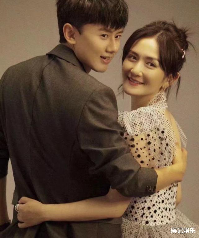 张杰|谢娜被曝二胎产女后，张杰开心晒照，脸上挂着胡茬超有魅力