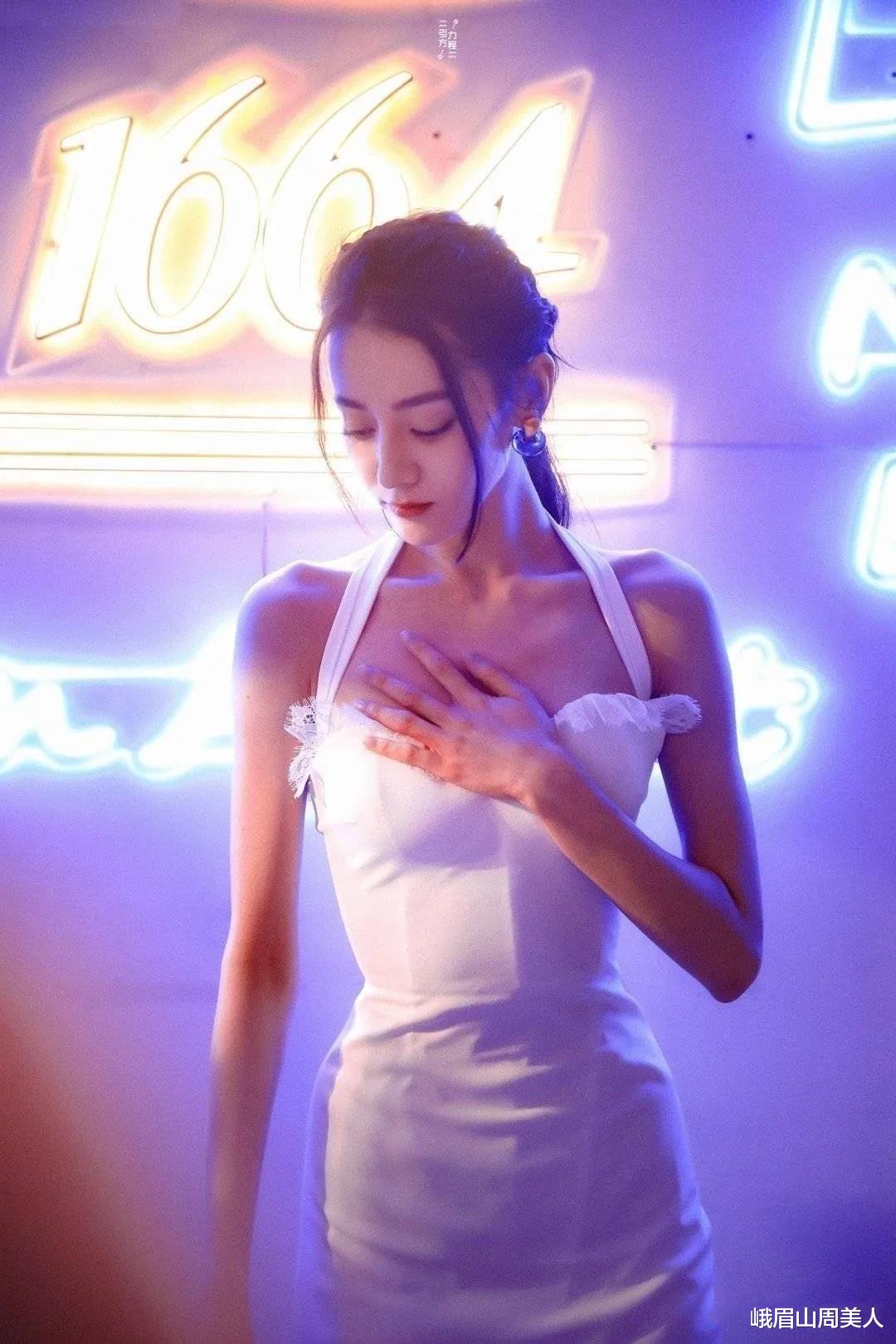t恤|?女人别总扎“低马尾”，今年流行这3种发型，杨幂、迪丽热巴早安排了！