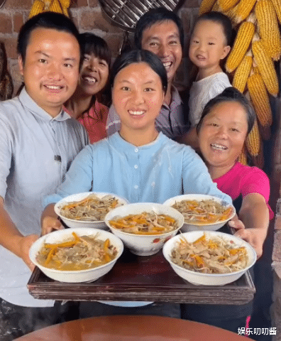 人物设定|曝牛爱芳“父母”租约到期，拿5000元回家过年，网友：坐等新演员