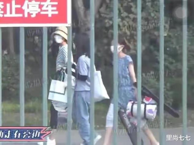 里尚七七|袁泉邀请女儿全班看电影，10岁女儿长腿瞩目，她穿睡衣打扮随性