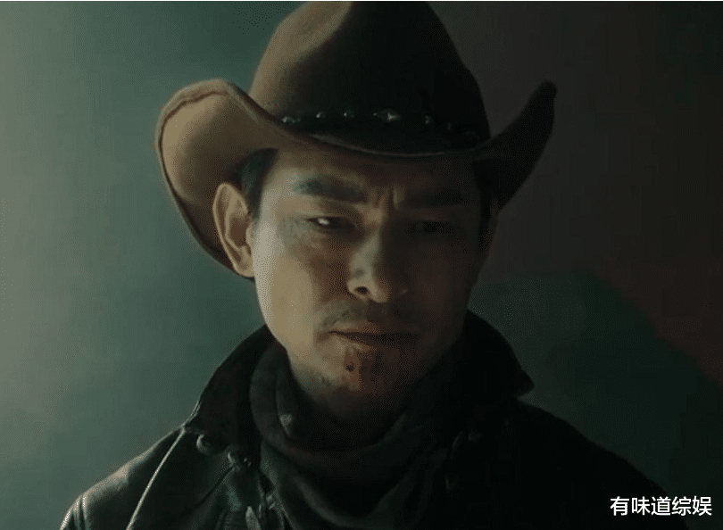 成龙|他为刘德华当了10年替身，转身又娶刘德华前女友，今成人生赢家