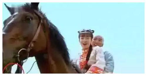 舜网 笑到胃疼的穿帮镜头，赵丽颖吃“空气饭”，鸭脖当灵石太奢侈了吧