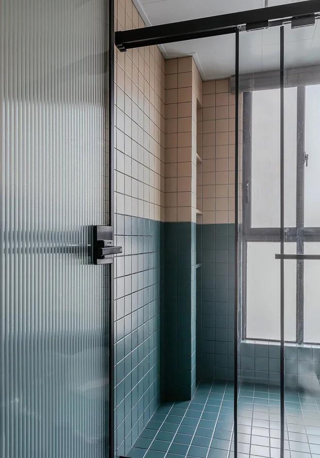 卫生间墙砖、地砖颜色搭配建议，别再只有“黑白灰”了，这样更美