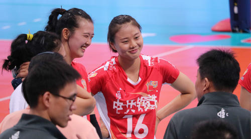 女排|女排“睡衣照”曝光,看清照片,球迷:来个人把龚翔宇的扣子扣上