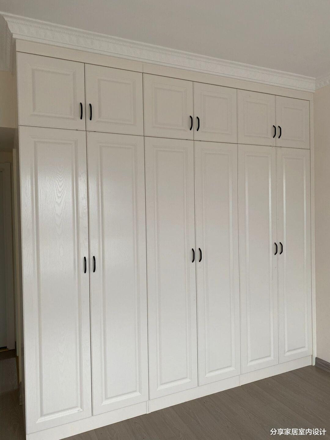 装修越来越流行石膏线条代替吊顶,看她家,还没家具就很好看!