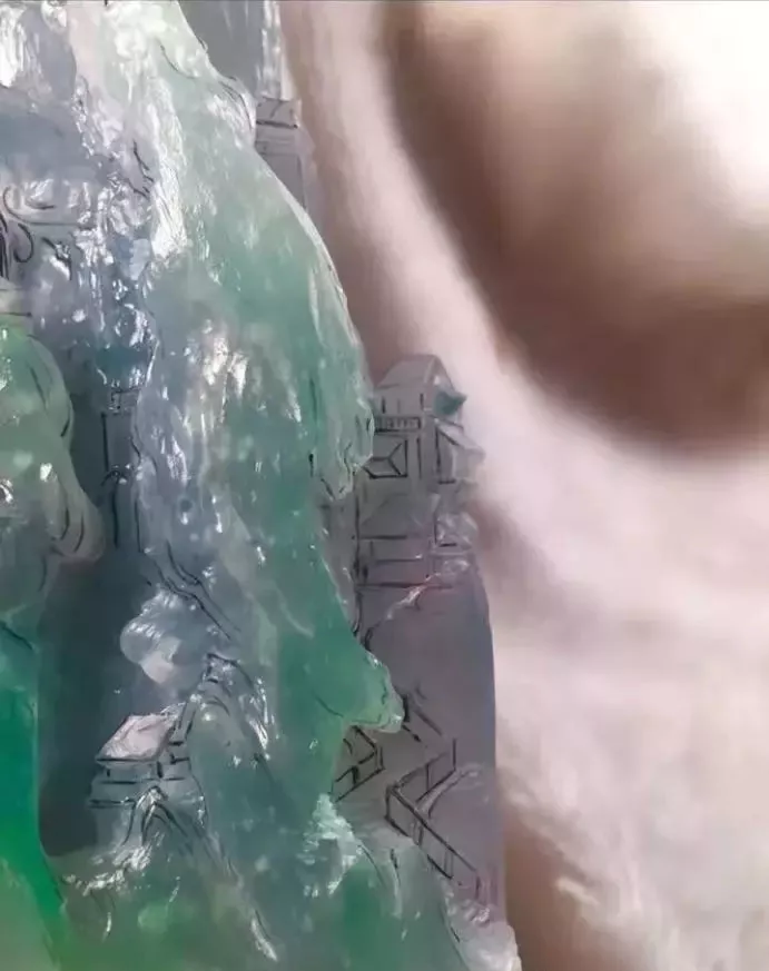 翡翠|叫价5亿的翡翠原石！却一只满色手镯都取不出来？