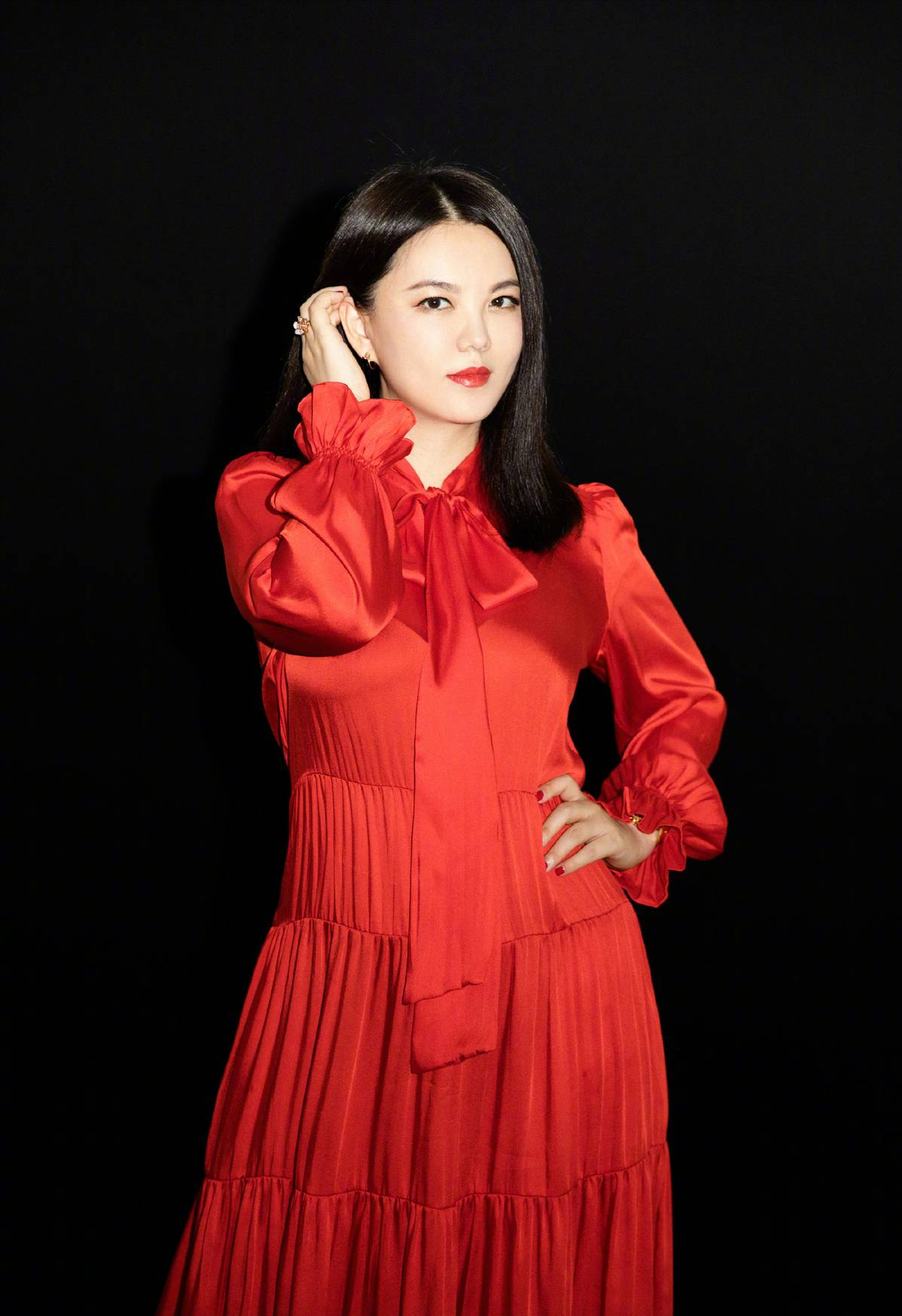 Lady变美日记|“原湖南台一姐”李湘,罕见主持穿亮片裙,看着十分闪耀