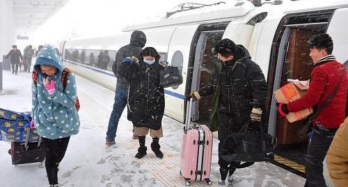 杨春香谈娱乐 今年过年该怎么回家，要不要留在厂里加班？专家这样说！