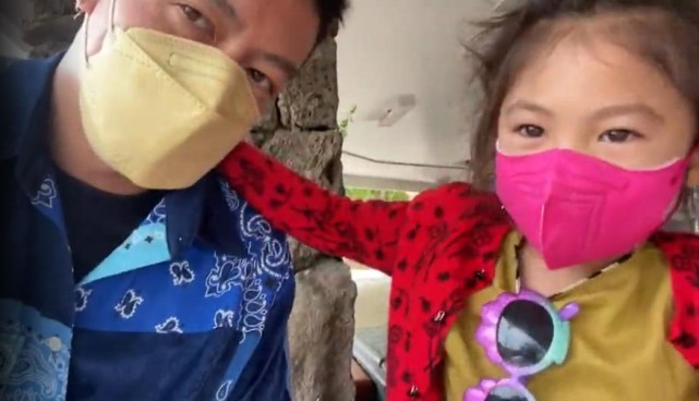 陈冠希|陈冠希一家出门，4岁Alaia中英文切换，秦舒培不开心女儿一招有用