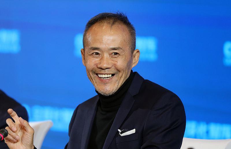 刘銮雄|人生赢家王石：69岁老来得女，70岁再次逆袭成功，与娇妻相差30岁