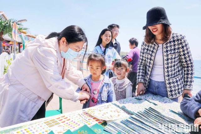 半岛新闻客户端 青岛这处海安市集好吃又好玩，本月休息日都开市