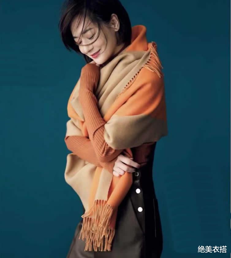 绝美衣搭 凭着“高雅穿搭”，50+的她美成一幅画！3个精髓，带你轻松取经