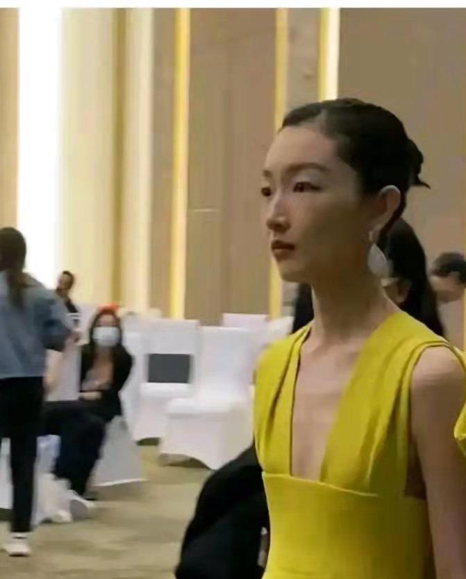 MARRY 周冬雨要身材没身材，要长相没长相，她凭什么红得发紫？