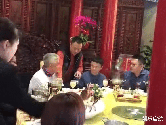 赵本山|一天晚上赵本山向曾志伟借女儿，他很是不满，却没想到赵本山是为了报恩！