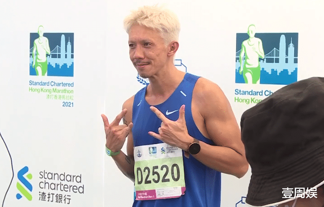 张继聪|41岁张继聪满头白发现身，显老又沧桑，网友：跟我爷爷一样！