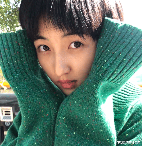 张子枫|张子枫辟谣不正当关系，本人出镜录宣传片，淡妆、穿卫衣清纯十足