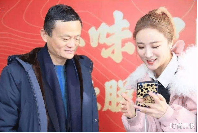 时尚美妆|薇娅“懒人伞”一夜爆红，40度出门不怕晒，网友：防晒霜可以丢了！