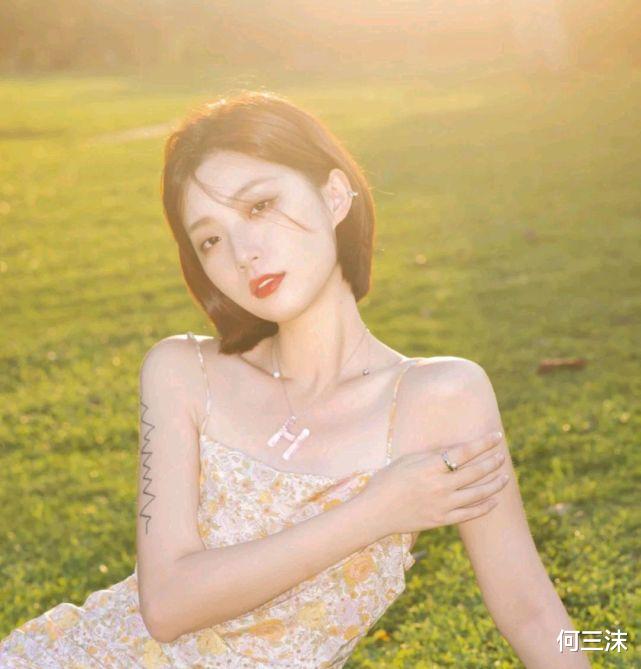 何三沫|夏季怎能少得了穿吊带连衣裙？穿上合适的吊带连衣裙，凉爽又温柔