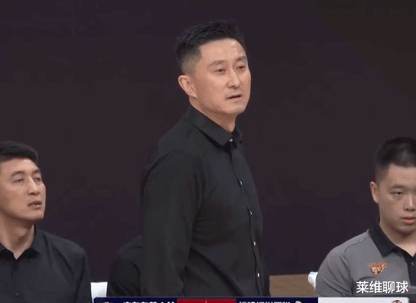 广东男篮|11冠王起航了！广东出征杜锋带徐杰胡明轩现身，双杀辽宁才能争冠